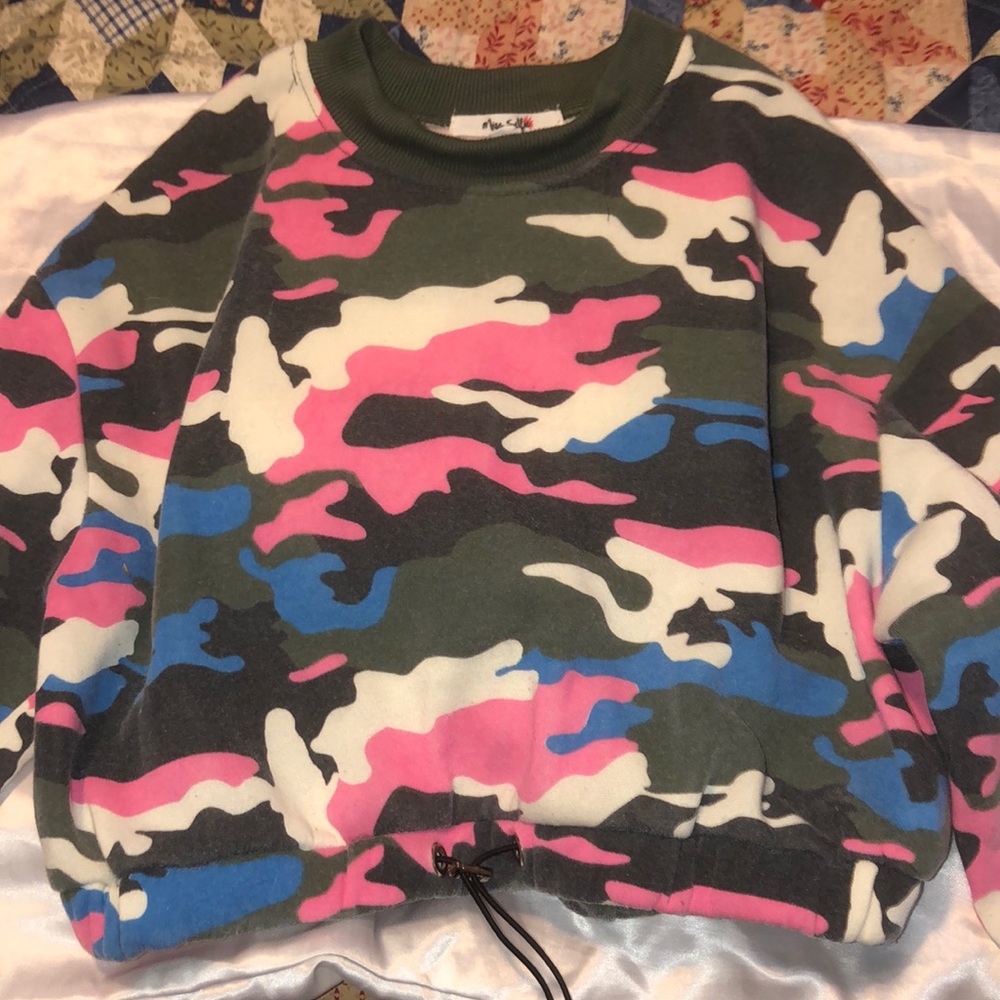 Camo crop top shirt